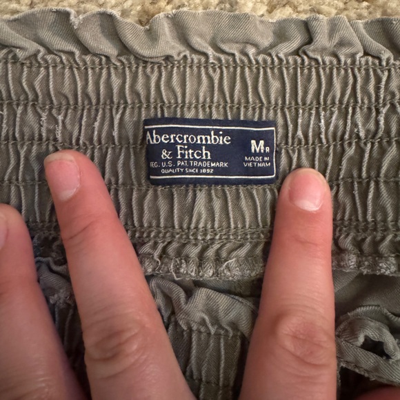 VERY CUTE ABERCROMBIE & FITCH CARGO JOGGER PANTS!! - Picture 4 of 10